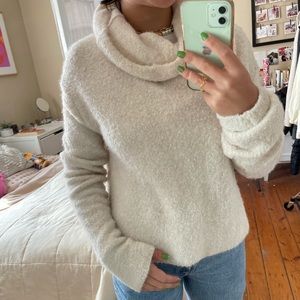 Free People white turtleneck sweater. Women’s size small.
